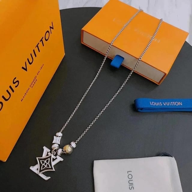 Louis Vuitton LV Chain Necklace [40 styles] — source listing image