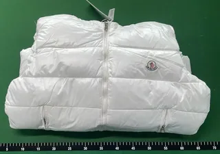 Front panels & zip on a green warehouse inspection mat, framed from a documented source photograph